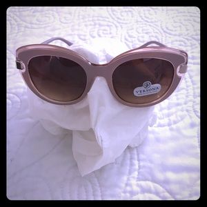 Cat 🐱 Eye sunglasses 😎 pink frame!